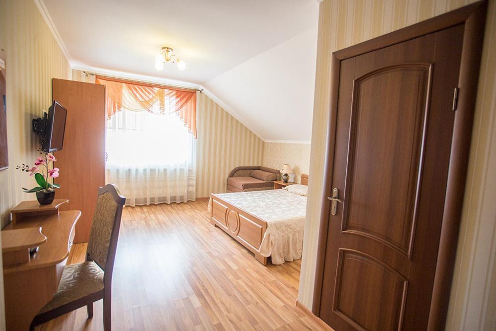 Goldenluxe Hotel Berehove  Buitenkant foto