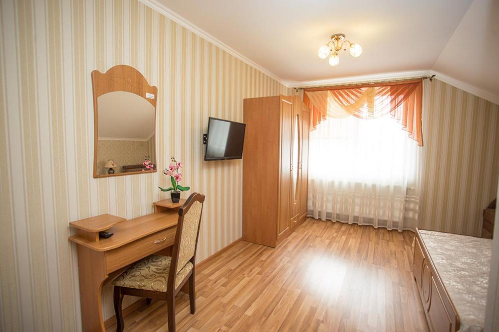 Goldenluxe Hotel Berehove  Buitenkant foto