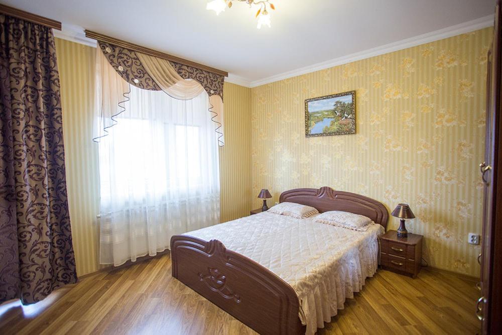 Goldenluxe Hotel Berehove  Buitenkant foto