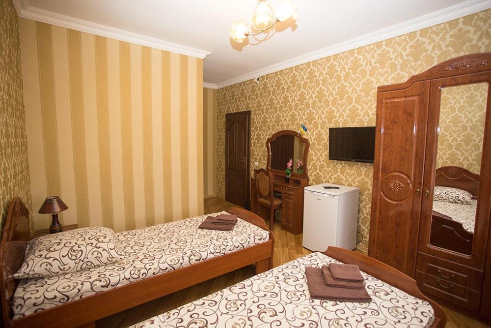 Goldenluxe Hotel Berehove  Buitenkant foto