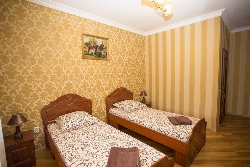 Goldenluxe Hotel Berehove  Buitenkant foto