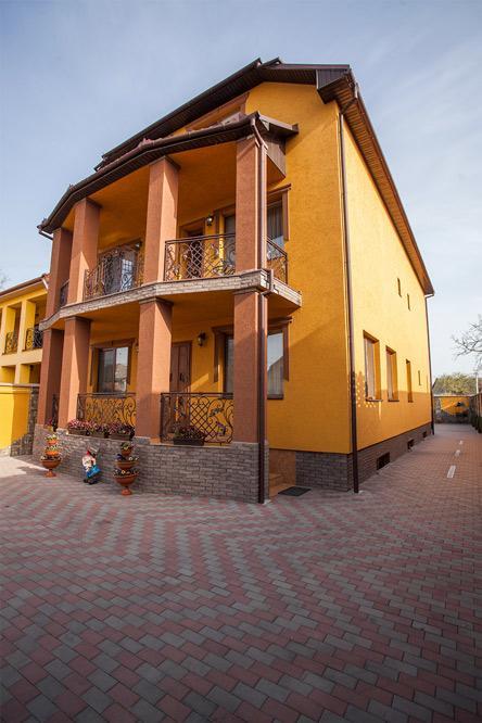 Goldenluxe Hotel Berehove  Buitenkant foto