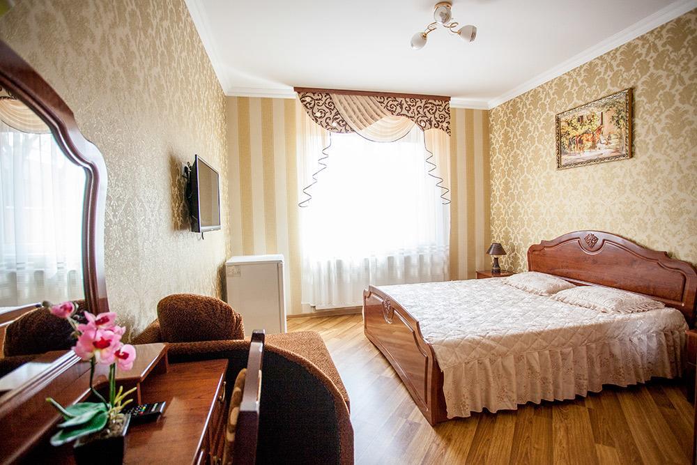 Goldenluxe Hotel Berehove  Buitenkant foto