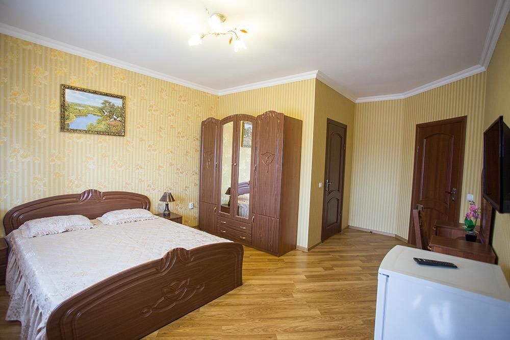 Goldenluxe Hotel Berehove  Buitenkant foto